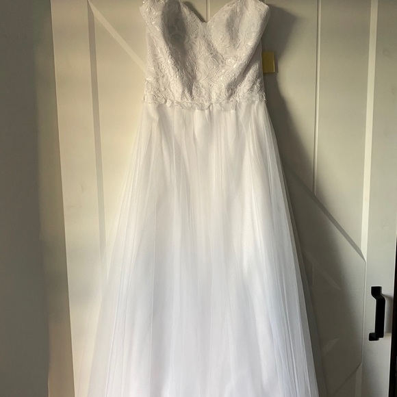 Brand New! Wedding Dress - Picture 2 of 14